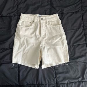 Urban Outfitters - BDG 90s style denim shorts